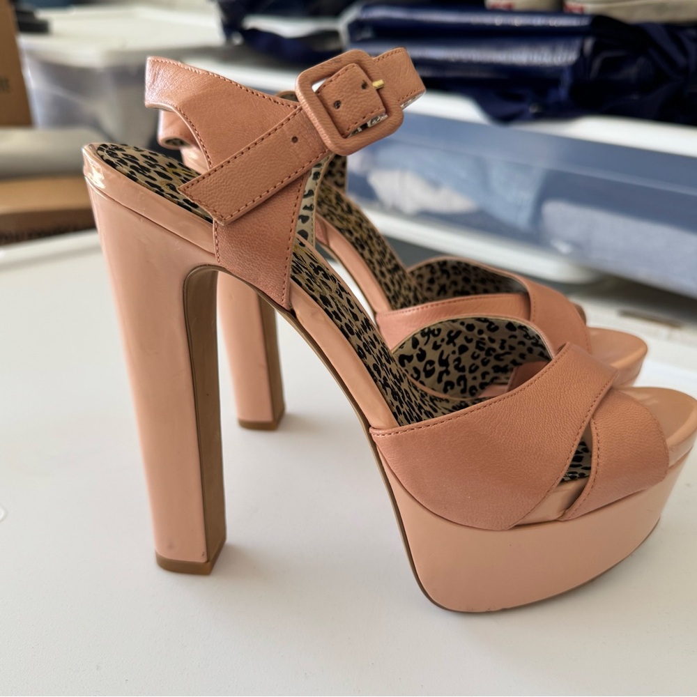NWT Jessica Simpson Elegant Peach/pink Platform Heels